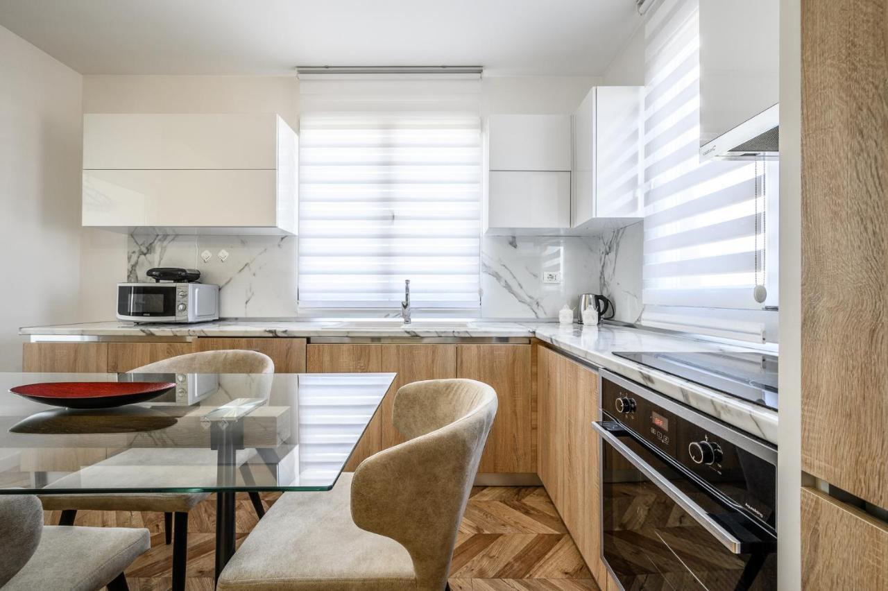 Miku Apartments-Luxury City View At Wilson Square Tirana Exterior foto