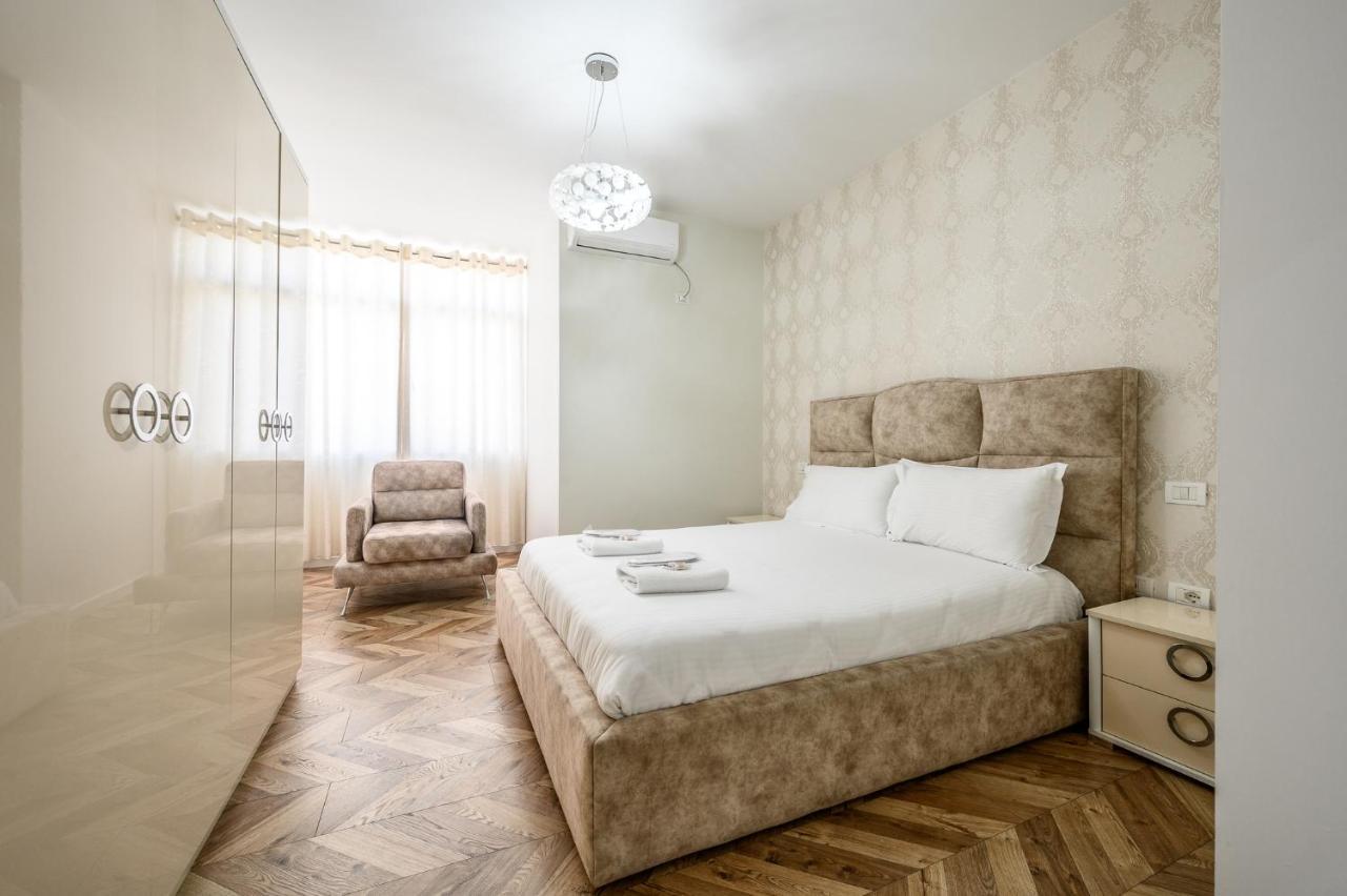 Miku Apartments-Luxury City View At Wilson Square Tirana Exterior foto